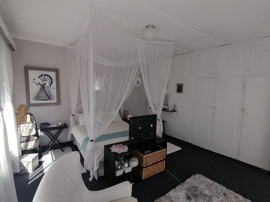 To Let 5 Bedroom Property for Rent in Generaal De Wet Free State